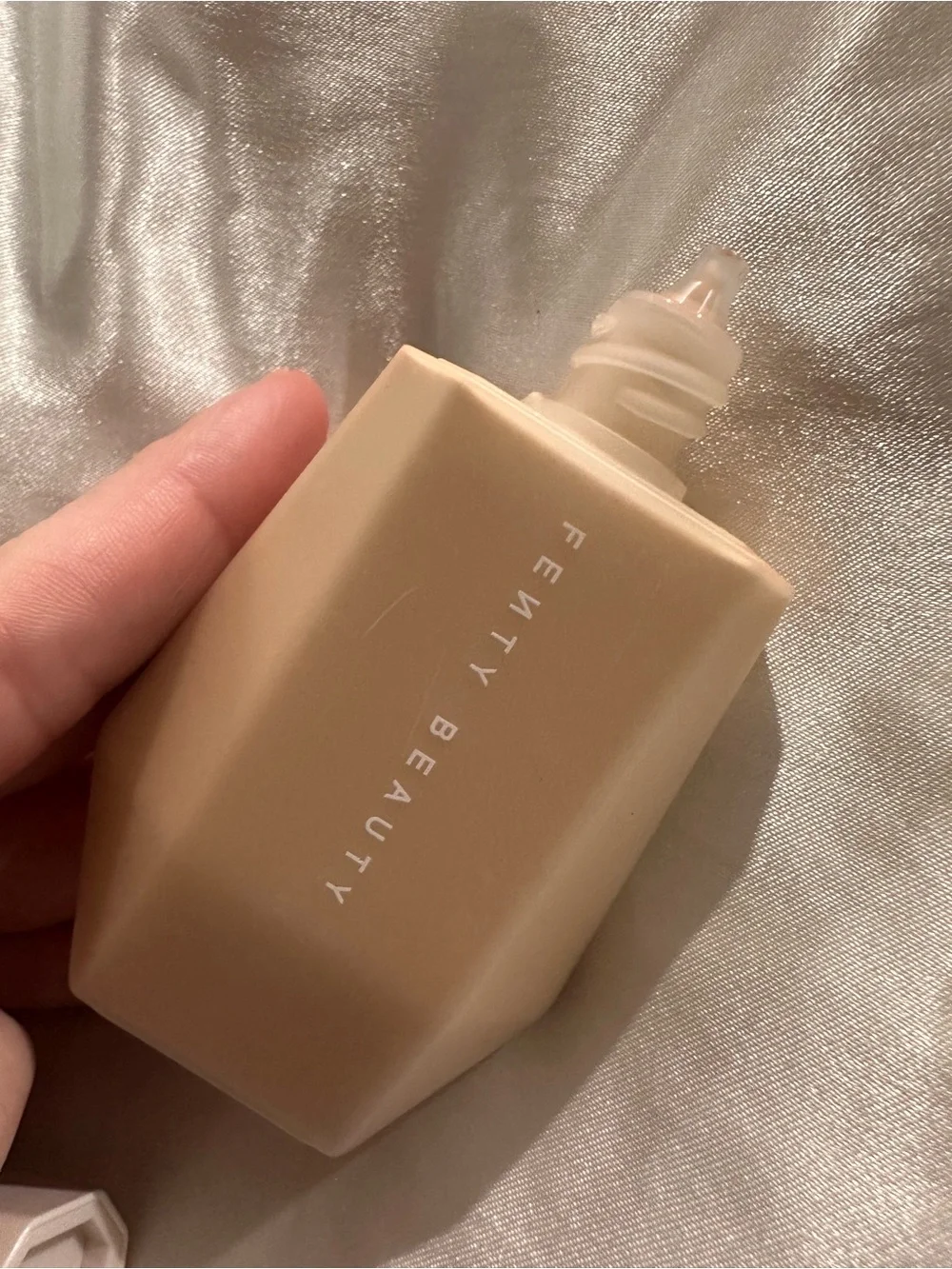 Fenty Beauty Eaze Drop Blurring Skin Tint NWT Shade 8